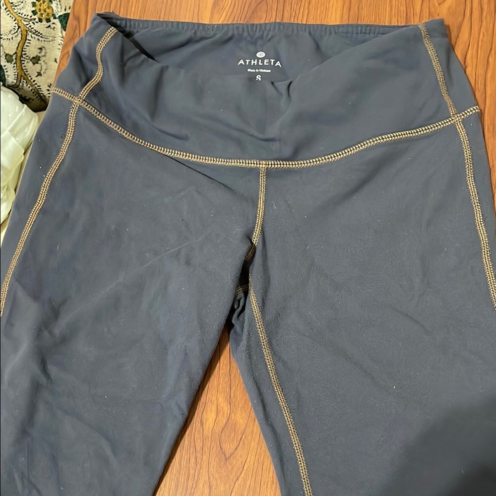 Athleta Cropped Charcoal Leggings with Gold Stitching Size Small